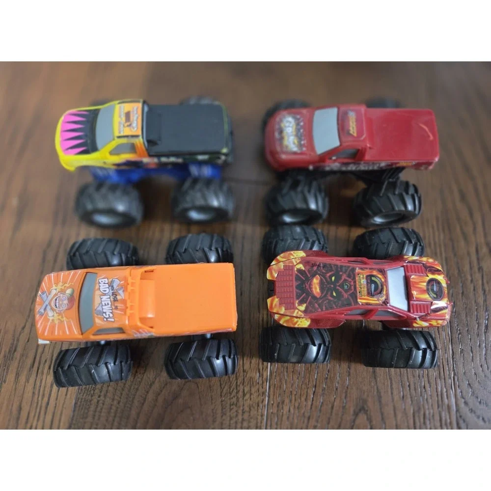 HOT Wheels Monster Jam Rev Tredz Trucks 4 Pc Lot Grinder Maximum Destruction Red